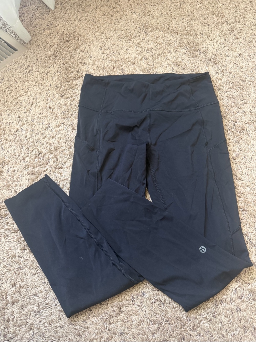 Lululemon black leggings with pockets